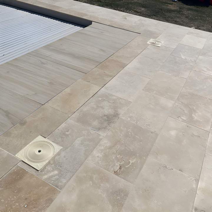 Installation carrelage piscine Nîmes